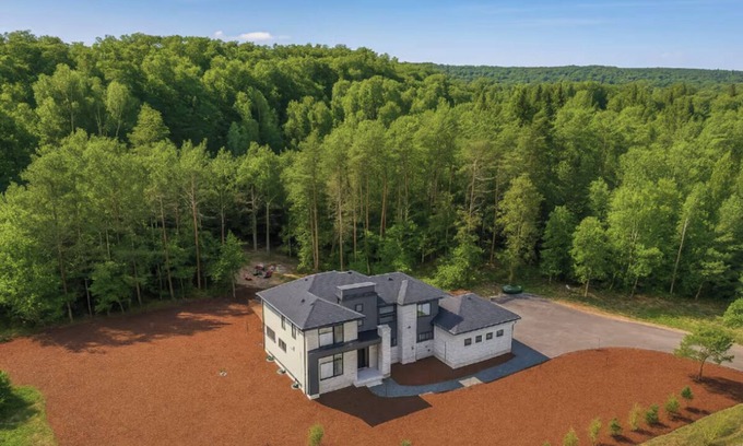 Lake of Bays Casa | 5BR Private Forest | Sleep 10 | Hot Tub+EV Charger