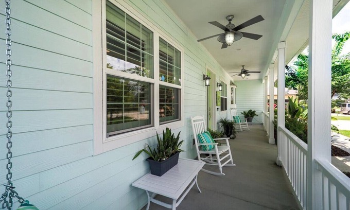 Palm Harbor Casa | 5BR Retreat | Heated Pool, Spa, Bikes, Views!