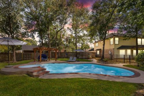 Willow Casa | 5BR Train Theme Heated Pool Hot Tub EV BBQ