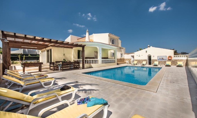 Mato Serrao Villa | 5BR Villa with Private Pool and Snooker Room