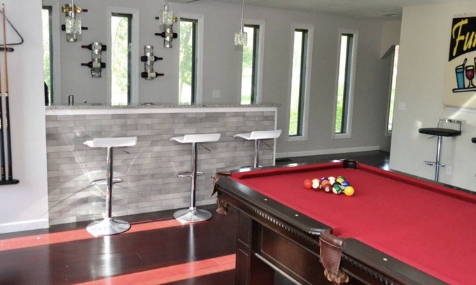 Haynes Area Casa | 5K Sq Ft Modern Entertainment Home a solo 5 millas del centro de Nashville.