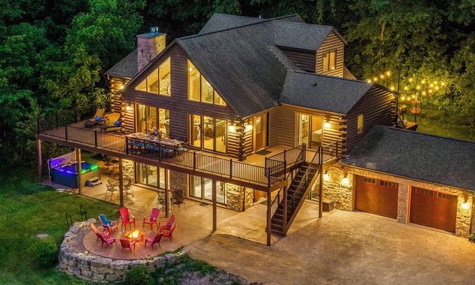 The Galena Territory Cabina | 5KINGBed 5 Bath~Upscale~Views~Hot Tub~Fire pit~Games~Theater~PetsLuxe Amenities