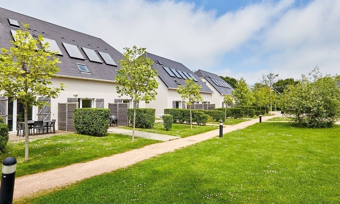 Auberville Condominio | 5km from the Beach! Charming central apartment