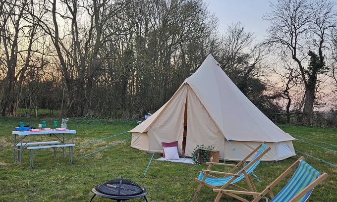 Howlett End Alquiler De RV | 5m Bell Tents-Glamping in picturesque 6 acre feld tucked away in the countryside