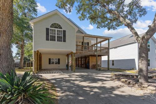Tranquil Harbour Casa | 5min to Attractions Shops & Beach and Yard Games
