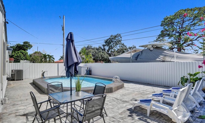 Driftwood Casa | 5Min to HardRock|NearBeach|Salt Water pool