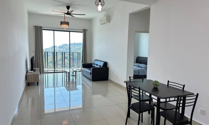 Bayan Lepas Condominio | 5mins to Penang airport.Charming 3-bedroom condo.WiFi in delightful Bayan Lepas