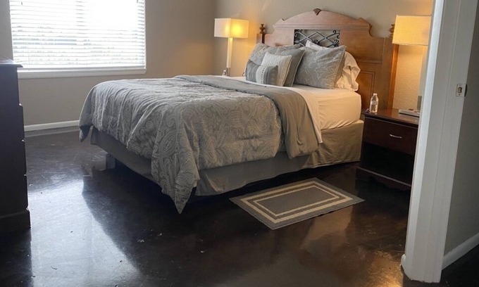 Channel District Apartamento | 5th Floor PH overlooking the pool! Downtown Channel District - NEW LISTING!