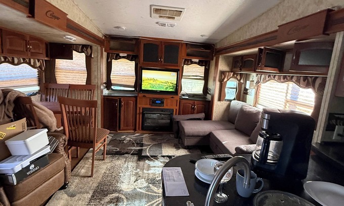 Dos Rios Casa | 5th Wheel at Lake with 9 Hole Golf, Fishing, Swimming