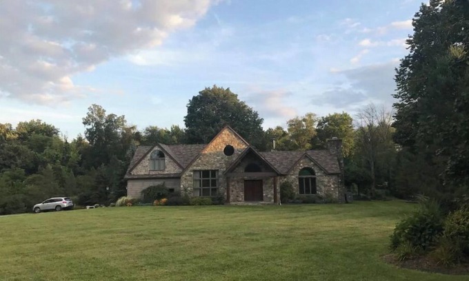 Poughkeepsie Casa | 6 Acre Private Hudson Valley Estate
