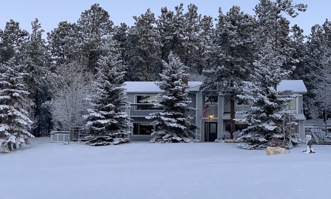 Woodland Park Casa | 6 acres, Hot tub, Pikes Peak ⛰ View, Sleeps 8