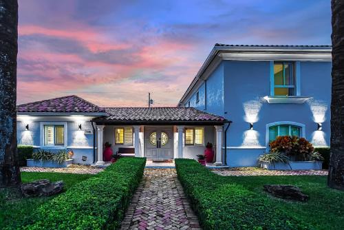 Coral Terrace Casa | 6-BD 3-BA Dreamy Vacation Retreat in Coral Terrace