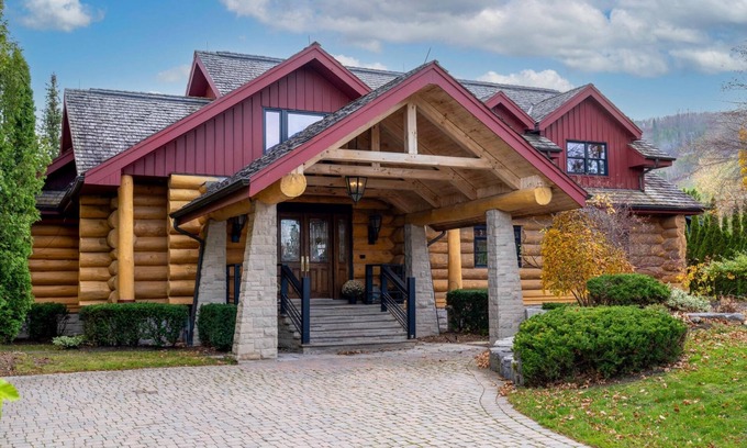 Craigleith Chalet De Esquí | 6 bdrm, 4 bath, luxury log ski cabin, steps from Craiglieth ski club!