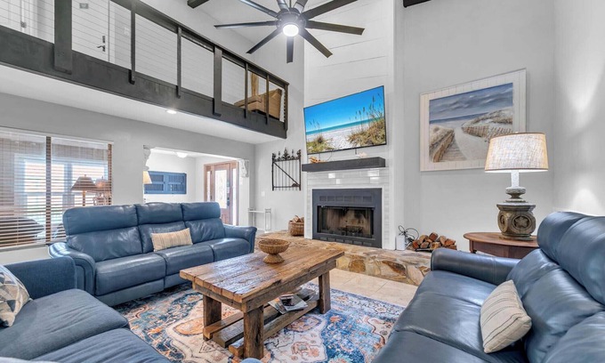 Crescent Beach Casa | 6 bdrm, 2bath , Sleeps 18 , hot tub, 45 yrds 2 Beach
