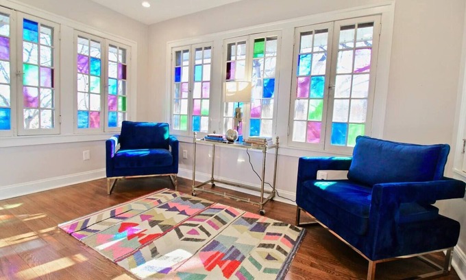 Kansas City Casa | 6-Bdrm SouthPlaza Walk to UMKC, Loose Park, Whole Foods