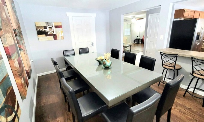 Dupont Casa | 6 bdrms-2 Kitchens-Patio & SUNROOM - Easy Access to Red Rocks and Downtown!