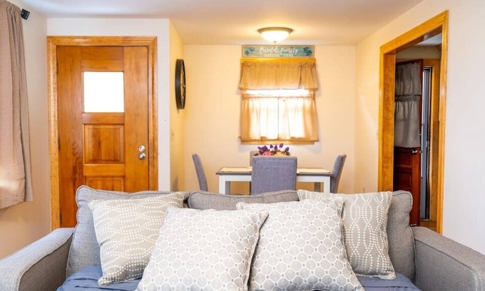 Bristol Casa | #6 * BEAUTIFUL* PET FRIENDLY HOME IN CENTRAL CT!*