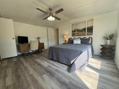 Lorenzo Casa | 6 bed, 2 bath Home in Lorenzo