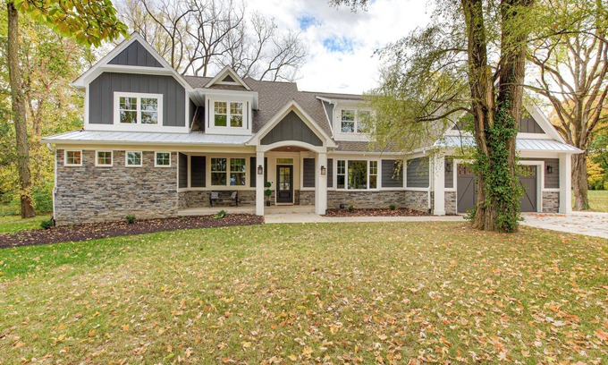 Indianapolis Casa | 4 BED/4.5 BATH LUX CHIC FARMHOUSE WITH OUTDOOR FIREPIT