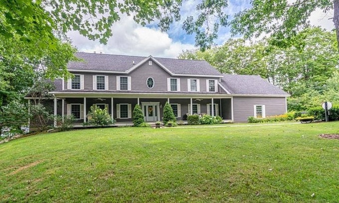 Manchester Center Casa | 6 bed 7 Bath VT retreat - rent a former B&B Greybourne House, Manchester VT