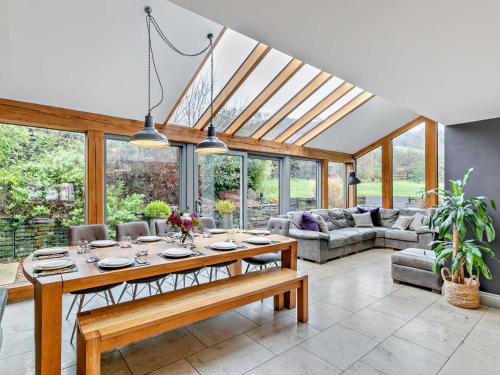 Honley Casa | 6 Bed in Slaithwaite 93984
