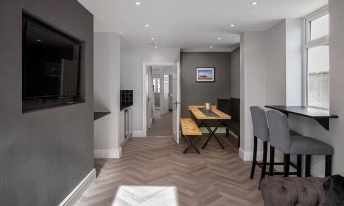 Bispham Casa | 6 bed Luxury Coastal Townhouse with free parking