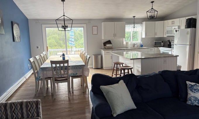 Eastward Look Casa | 6 Bed Vacation Rental! Short walk to Beach-