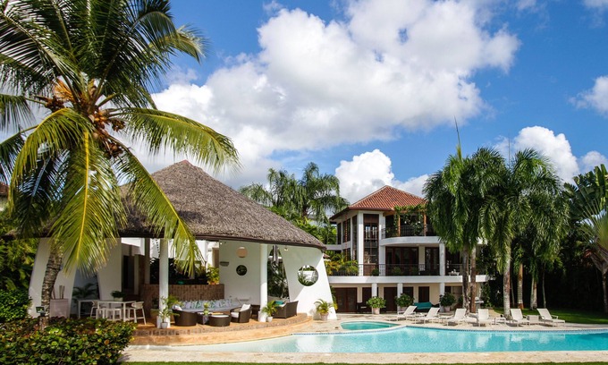 Las Lomas Villa | Casa tropical de 6 dormitorios y 10,000 pies cuadrados en el n. ° 8 de Dye Fore