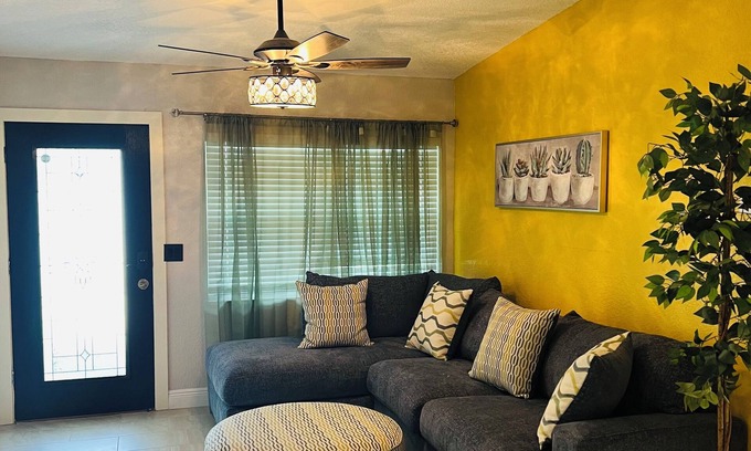 Orlovista Casa | 6-bedroom 3bath "Clue" Themed home near parks