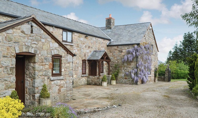 Weston Rhyn Cabaña | 6 bedroom accommodation in Weston Rhyn, near Oswestry