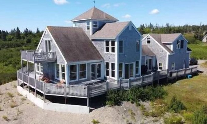 Lubec Casa | 6 Bedroom Beach house in Lubec - 5th night free!