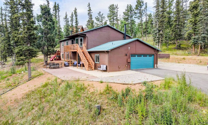 Spring Valley Casa | 6 Bedroom Cabin w/Galactic Lake View, Hot Tub, WiFi, Family Adventures and MORE!