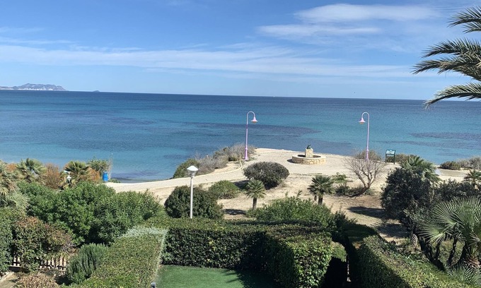 Coveta Fuma Chalet De Esquí | 6 Bedroom Chalet in El campello