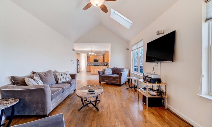 Chester Casa | 6 bedroom colonial house