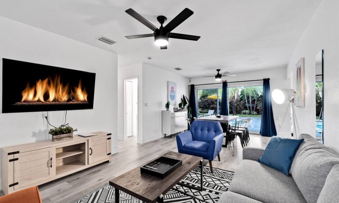 West Hollywood Casa | 6 Bedroom Hollywood Pool Home Oasis
