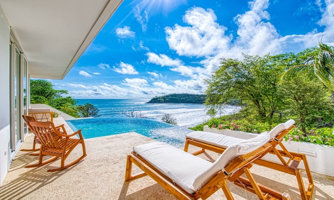 San Juan del Sur Casa | Nueva casa de 6 dormitorios en la playa de surf Remanso! Tasas introductorias