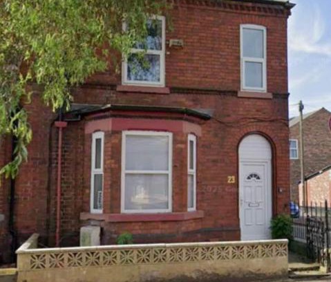 Warrington Casa | 6 Bedroom House Central Location Sleeps 12