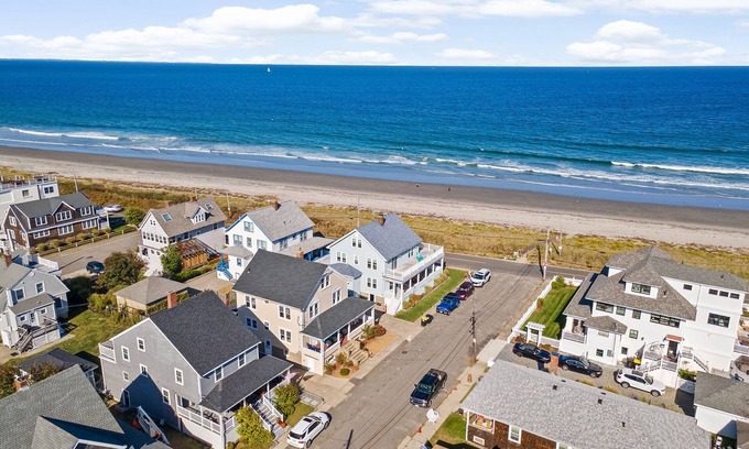 Waveland Casa | 6 Bedroom house steps from the sandy beach