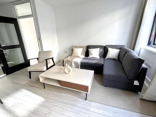 Bunhill Apartamento | 6 bedroom in a 3 apartment building complex, great for large group bookings, central London location