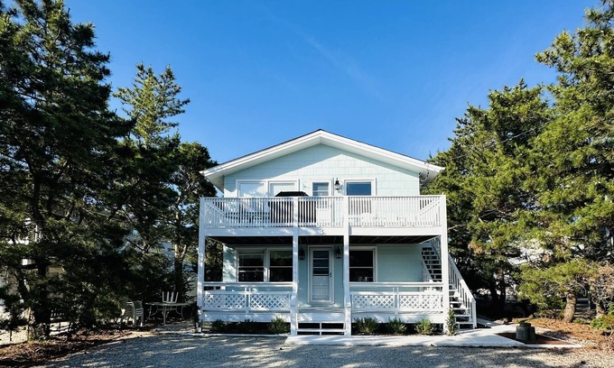 Barnegat Light Casa | 6-bedroom ocean-block renovated duplex in wonderful Barnegat Light with AC, WiFi