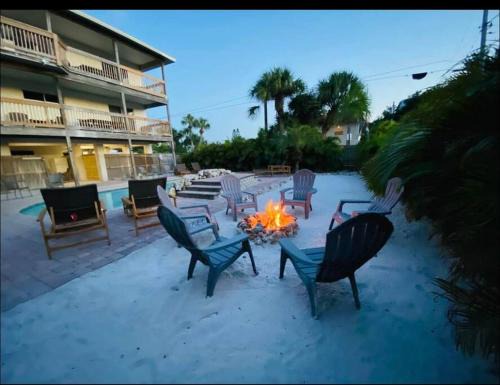 Indian Rocks Beach Casa | 6 Bedrooms 4 Bath with sand and heated pool