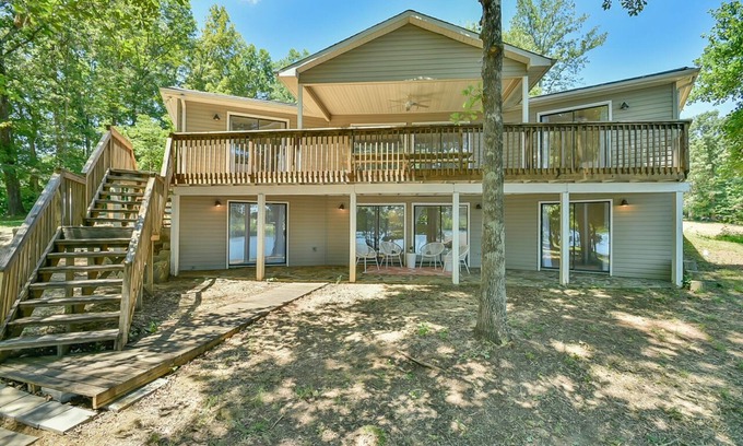 Semora Casa | 6 Bedrooms, Lakefront, Hot-Tub & Private Dock