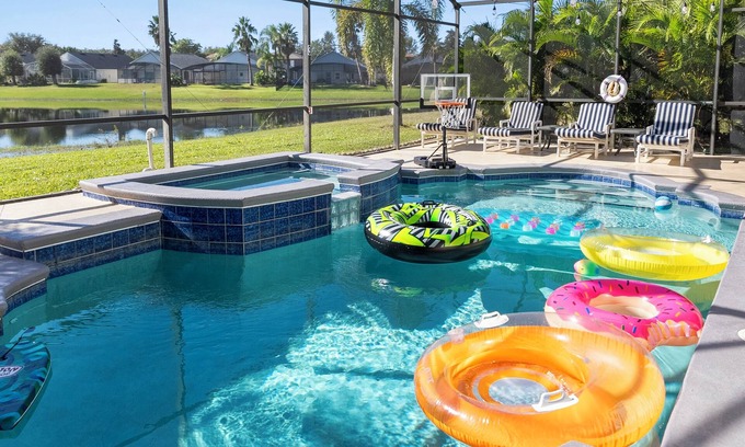 Sunrise Lakes Casa | 6 Bedrooms. Private South Facing Swimming Pool. BBQ
