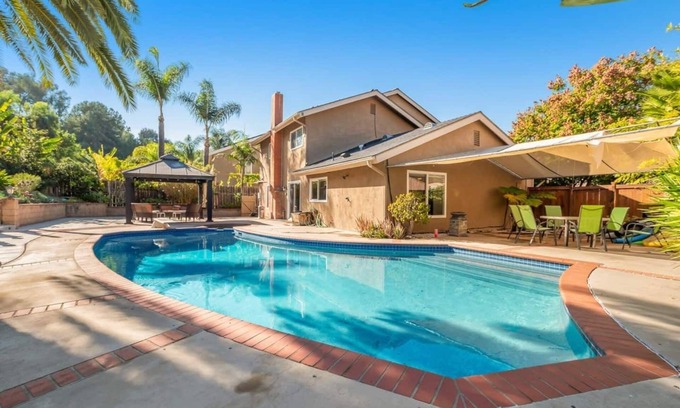 Allied Gardens Villa | ☀6 beds Fully Remodeled Villa ♨Heated Pool/Jacuzzi☀
