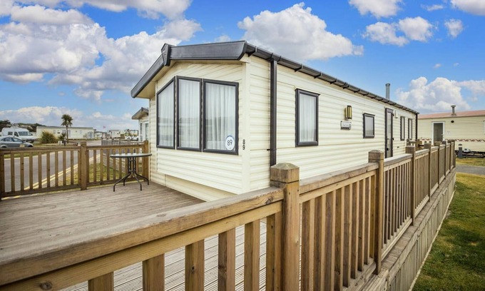 Lowestoft Casa | 6 berth caravan with decking at North Denes in Suffolk ref 40089ND