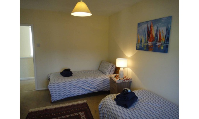 Corby Casa | 6 Berth-s/catering-house-2 bath-2WC-parking