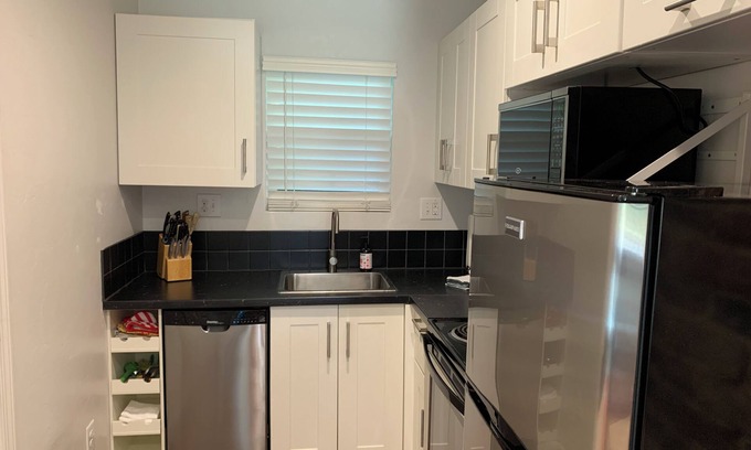 Central Oklahoma City Casa | 6 blocks from health science center, central heat and air, WIFI, washer in unit