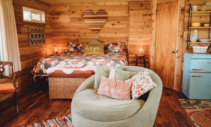 Sequim Cabina | # 6 Boho Romantic Suite Hot Tub Private Beach-Kitchenette