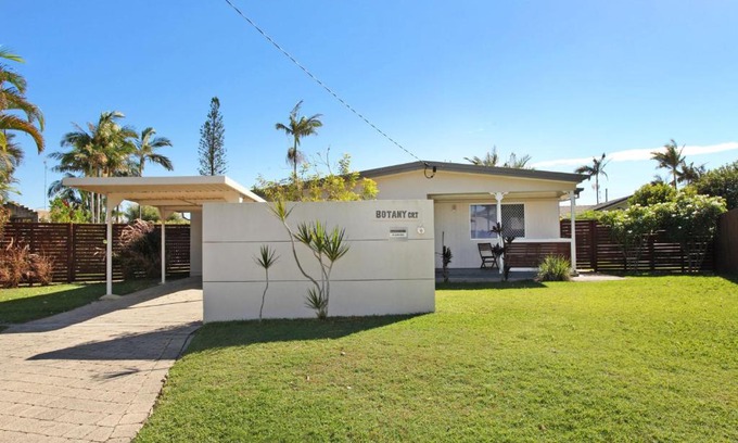 Marcoola Casa | 6 Botany Court Marcoola Beach - Pet Friendly 500 Bond
