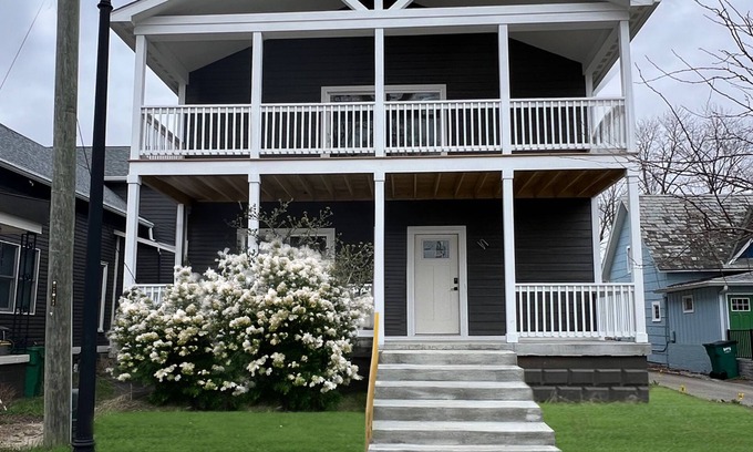 Franklin Casa | 6 BR, 4BA Franklin, IN Home